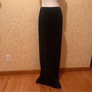 PrettyLittleThing Black Pleated Maxi Skirt